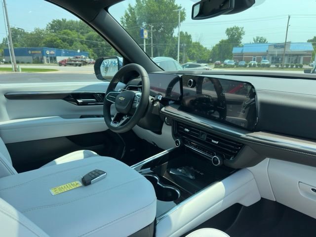 New 2026 Chevrolet Suburban Premier w/ Sun And Tow Package AWD/4WD image 9