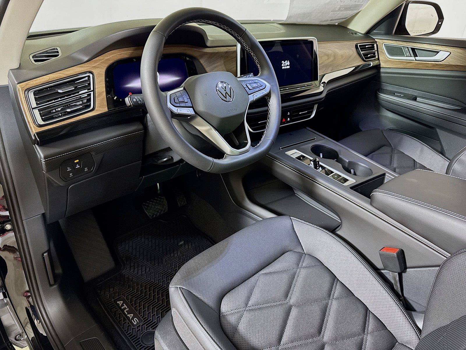 Used 2026 Volkswagen Atlas SE FWD image 5