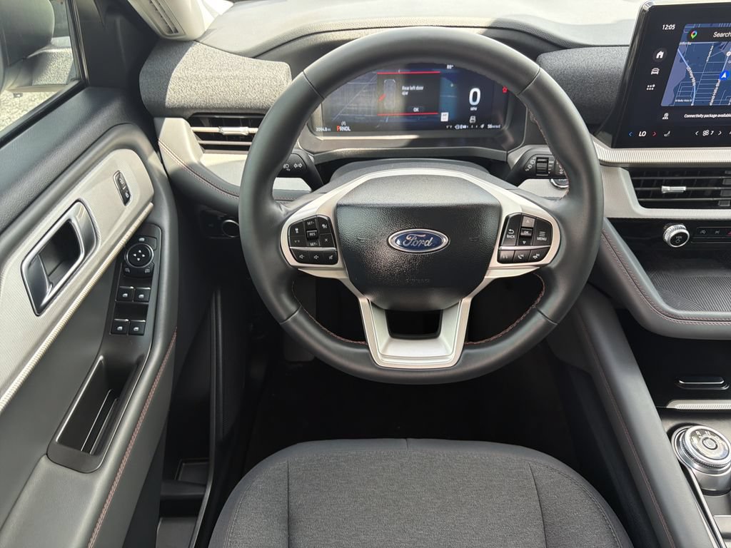 Used 2025 Ford Explorer Active RWD image 17