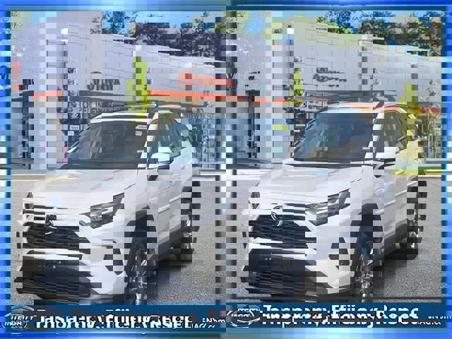 Used 2025 Toyota RAV4 XLE w/ Convenience Package image 4
