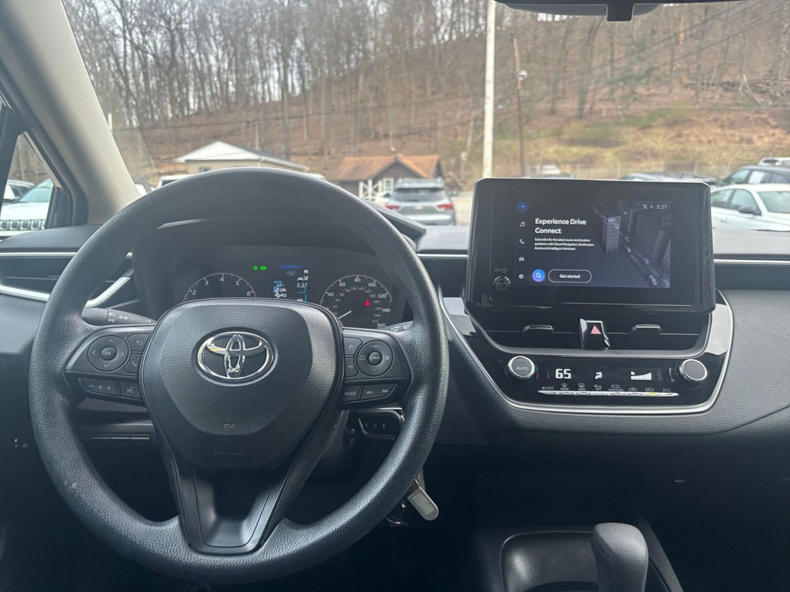 Used 2025 Toyota Corolla LE image 32