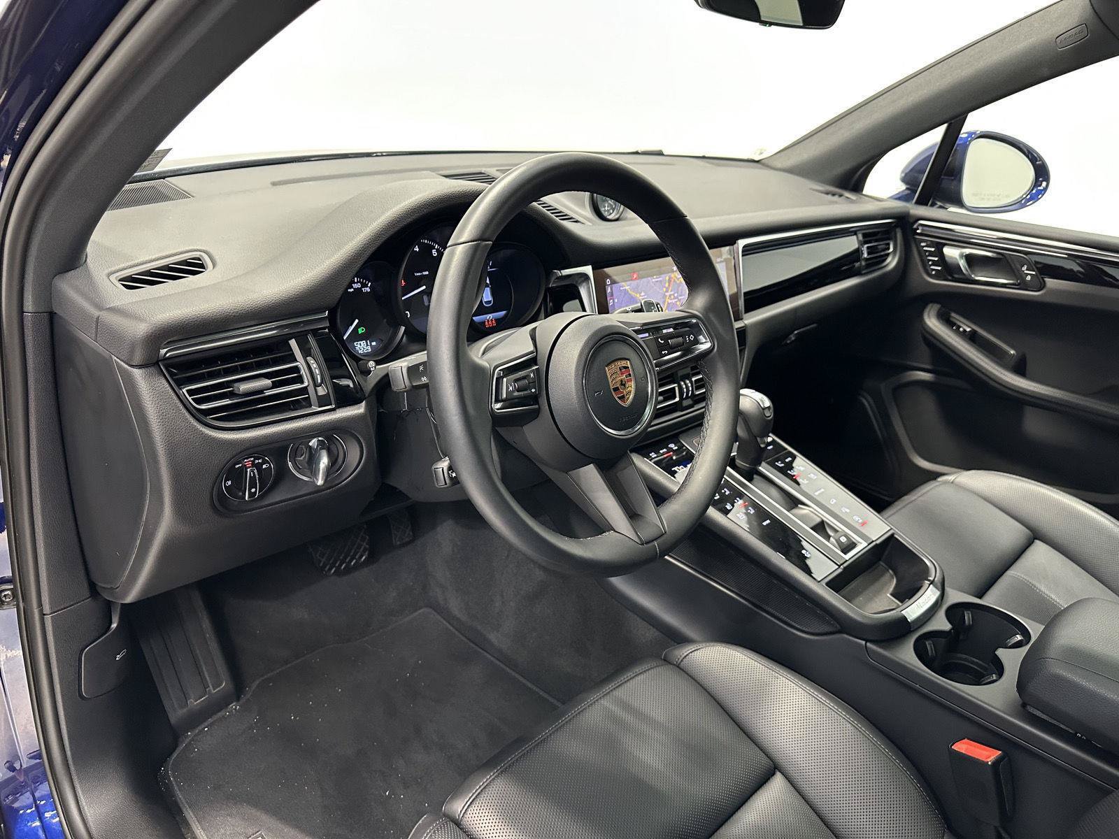 Certified 2026 Porsche Macan AWD/4WD image 4