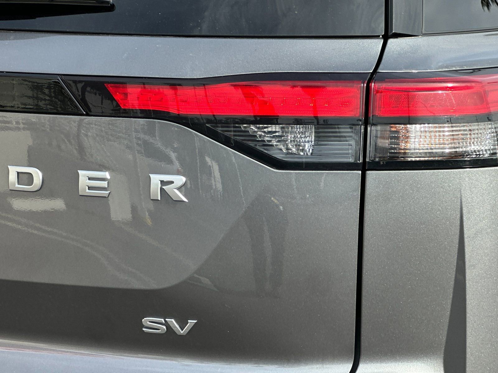 Used 2024 Nissan Pathfinder SV image 25