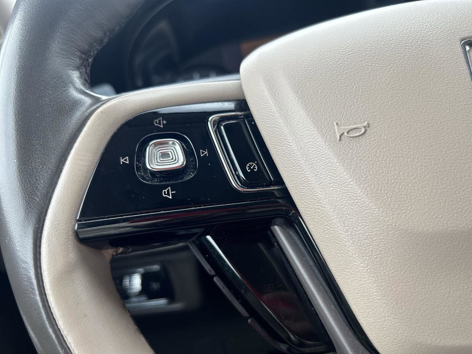 Used 2021 Lincoln Corsair FWD image 28