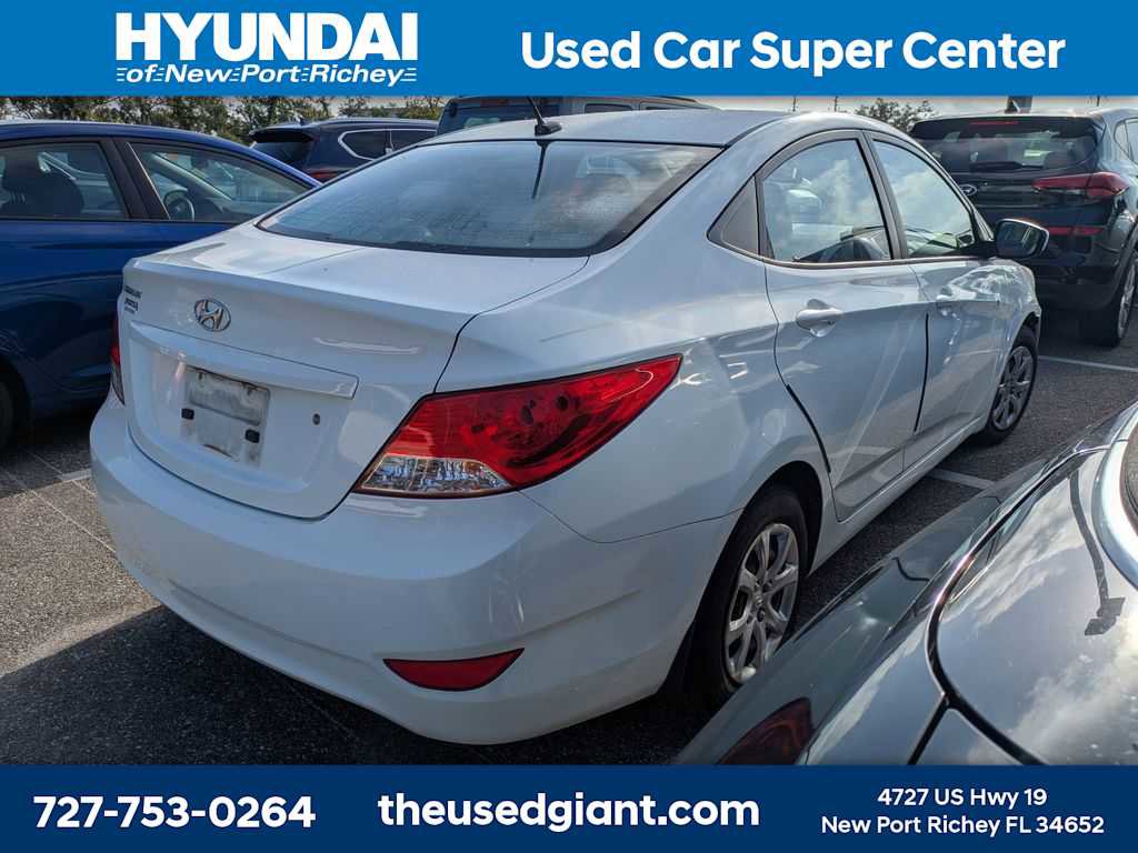 Used 2014 Hyundai Accent GLS FWD image 2
