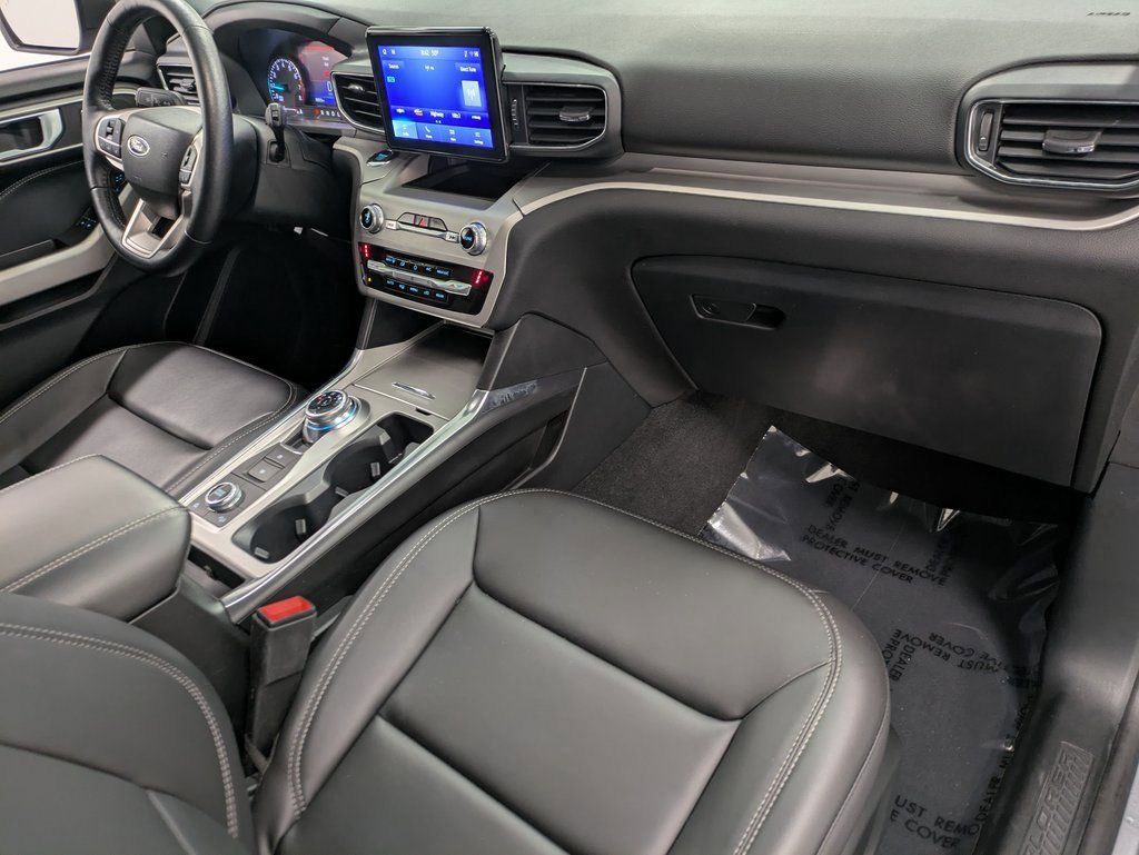 Used 2022 Ford Explorer XLT w/ Equipment Group 202A image 29