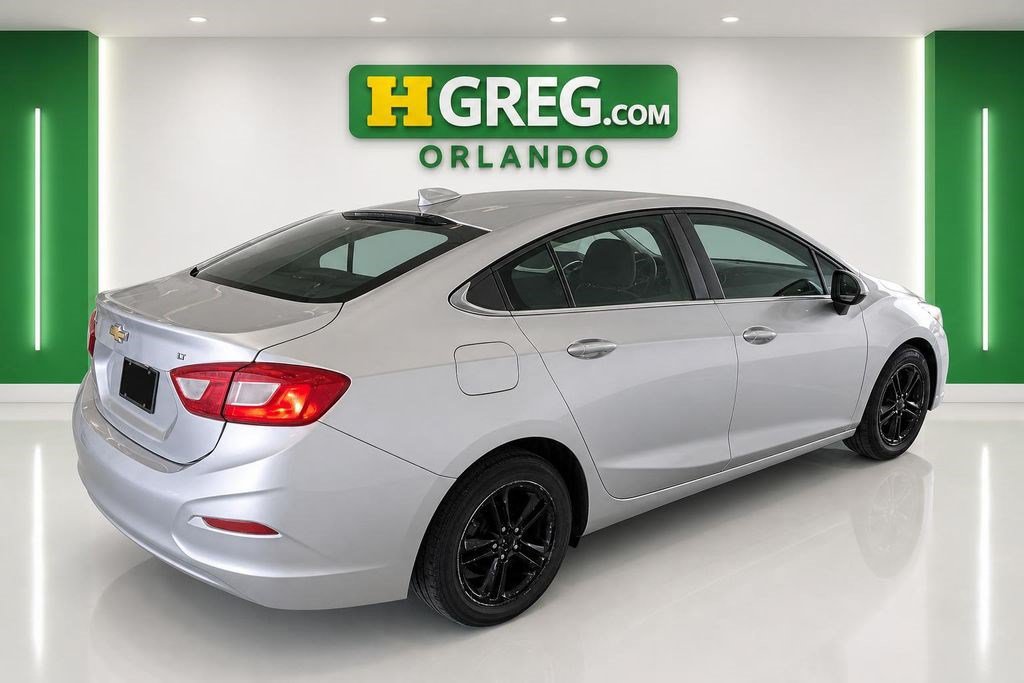 Used 2017 Chevrolet Cruze LT FWD image 4