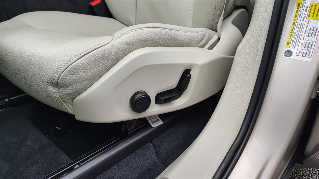 Certified 2023 Volvo XC60 B5 Core w/ Climate Package image 10