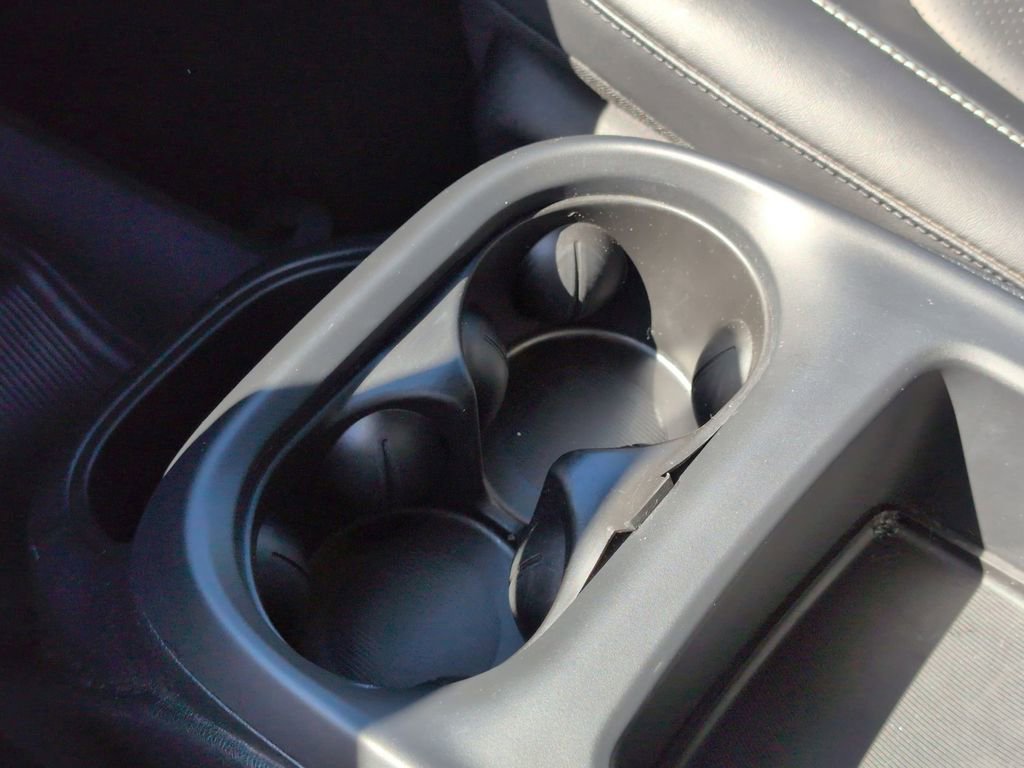 Used 2025 Chrysler Pacifica Select image 24