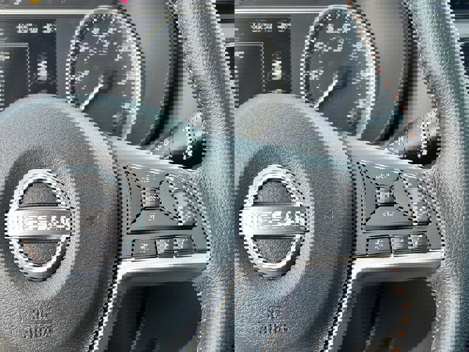 New 2025 Nissan Versa SR w/ Trunk Package image 22