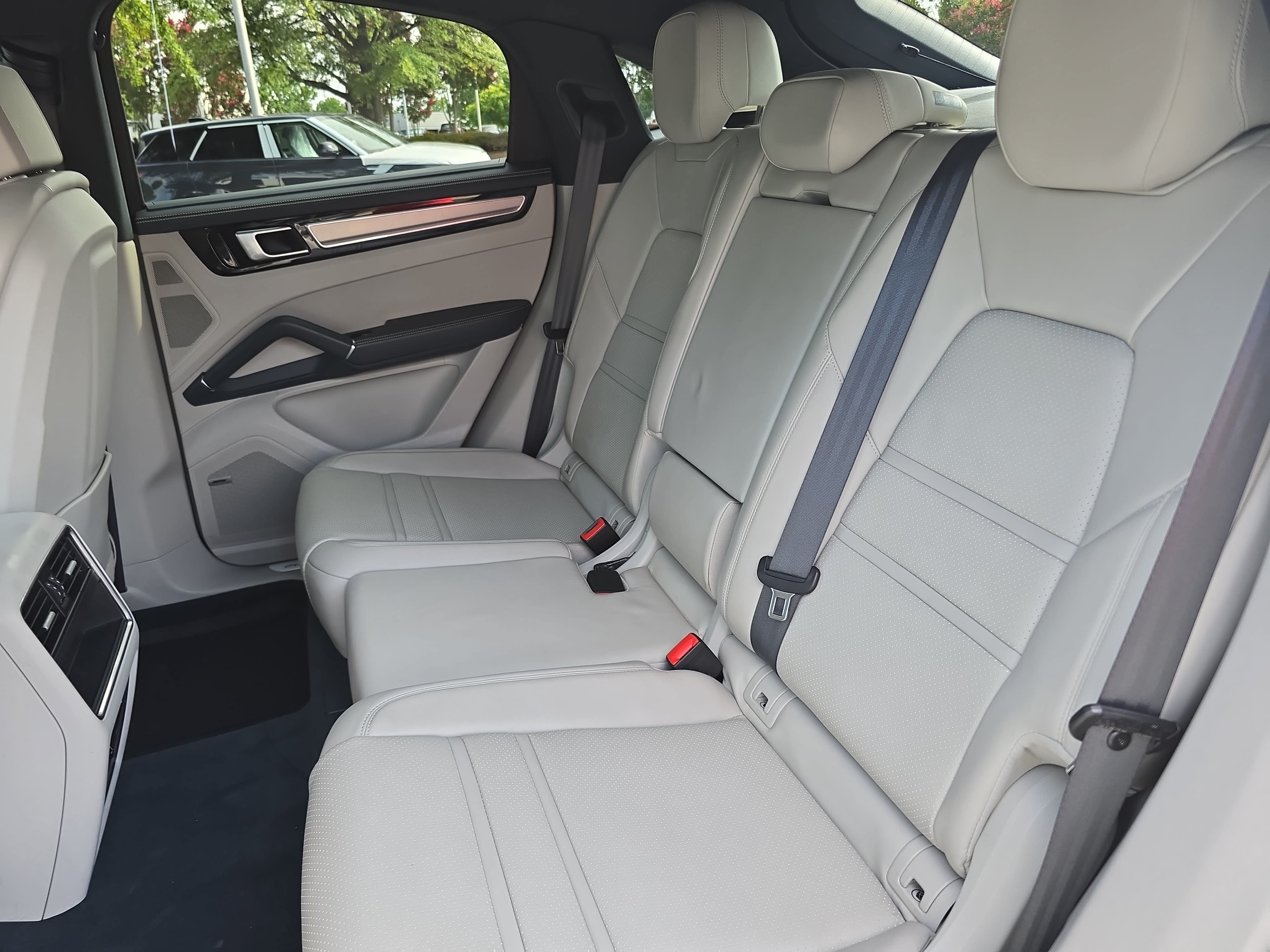 Used 2021 Porsche Cayenne Coupe AWD/4WD image 14