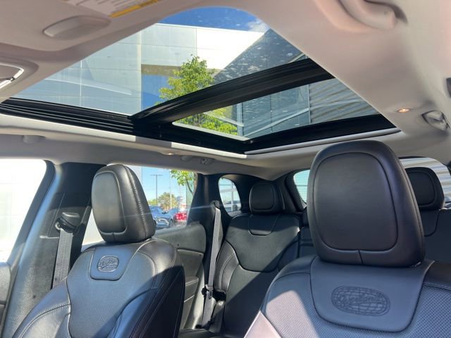 Used 2019 Jeep Cherokee Overland AWD/4WD image 22