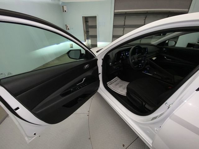 Certified 2026 Hyundai Elantra SE FWD image 11