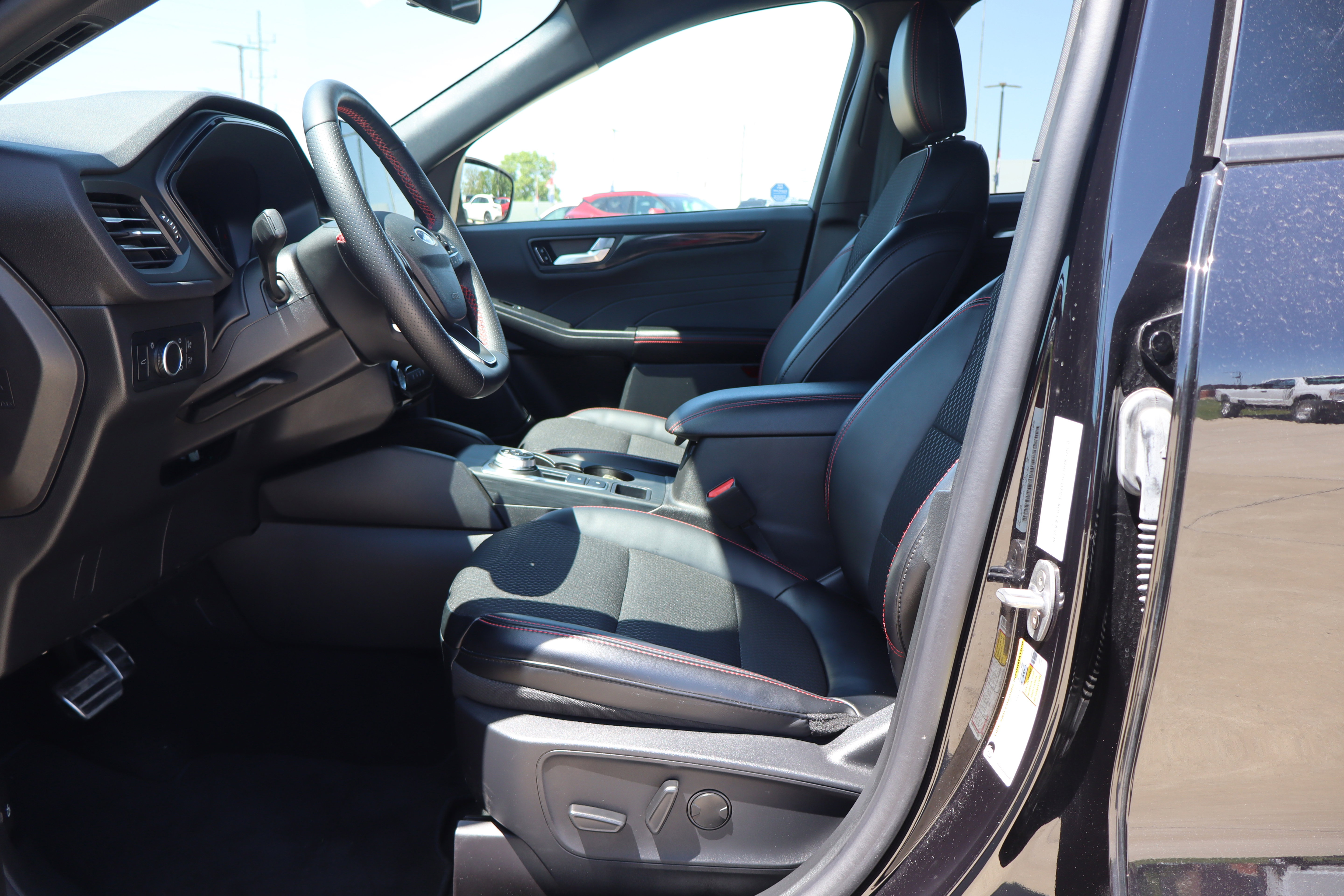 Used 2024 Ford Escape ST-Line w/ Tech Pack #1 AWD/4WD image 10