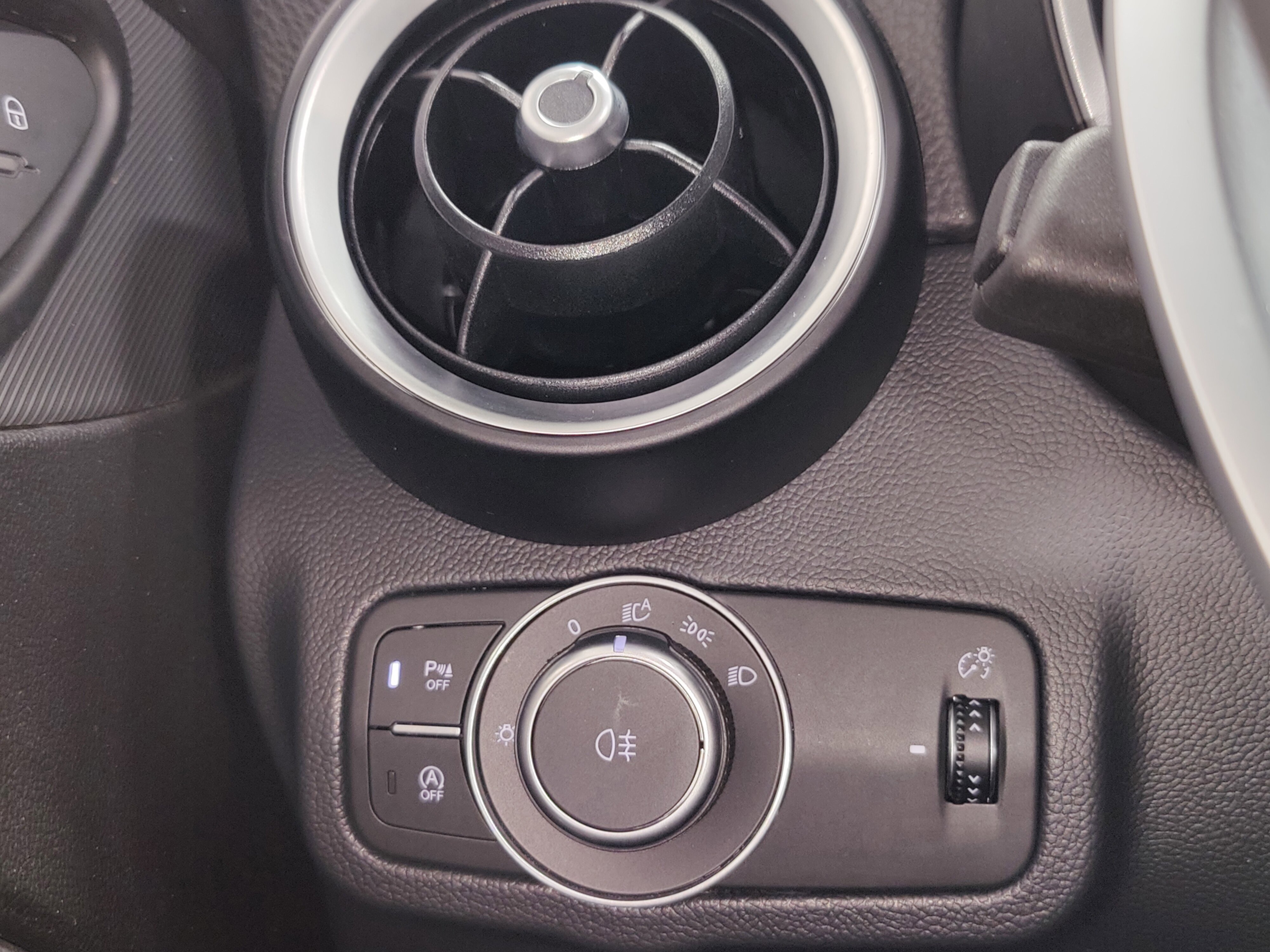 Certified 2024 Alfa Romeo Stelvio Veloce image 32