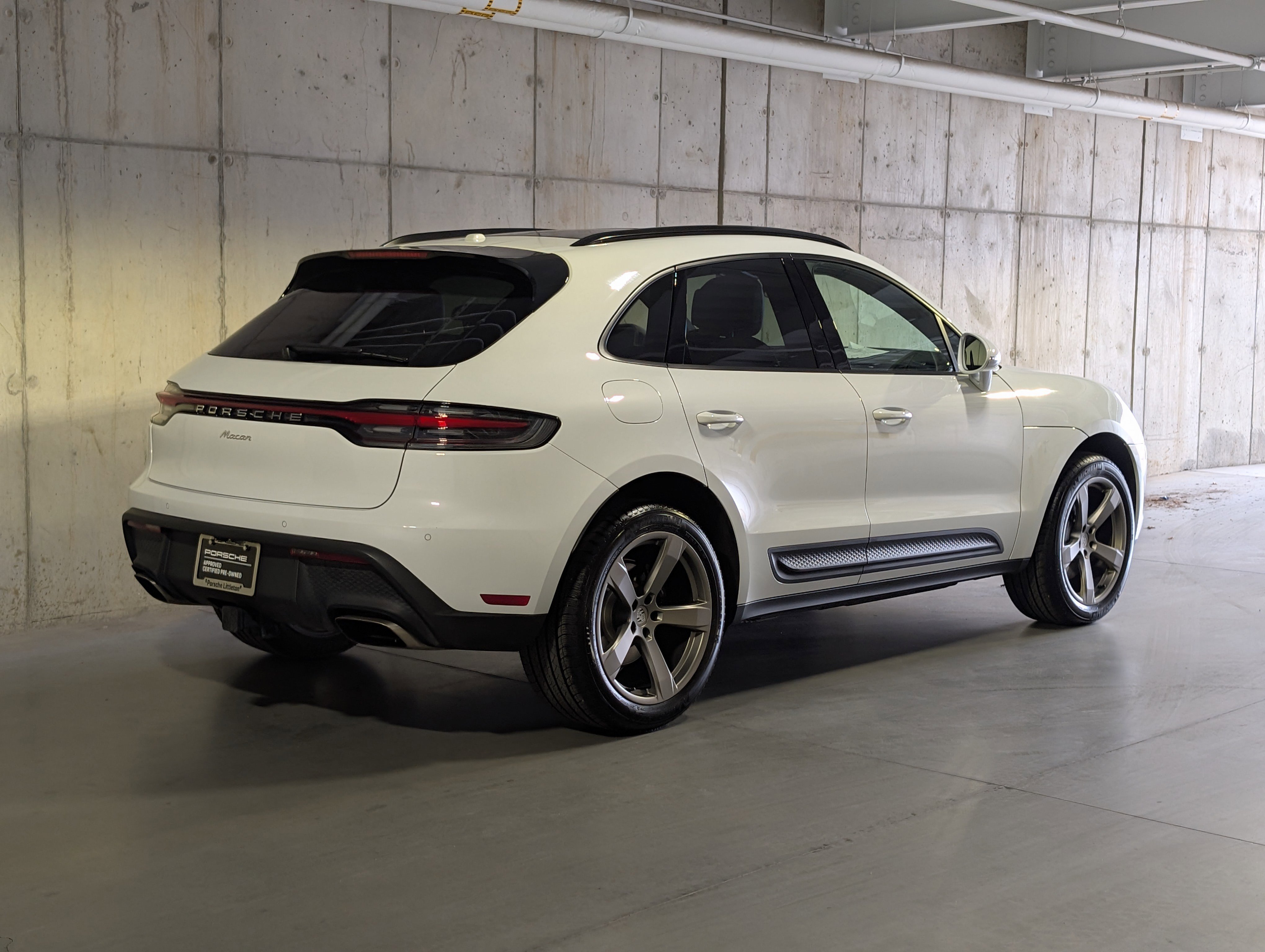 Certified 2025 Porsche Macan image 9