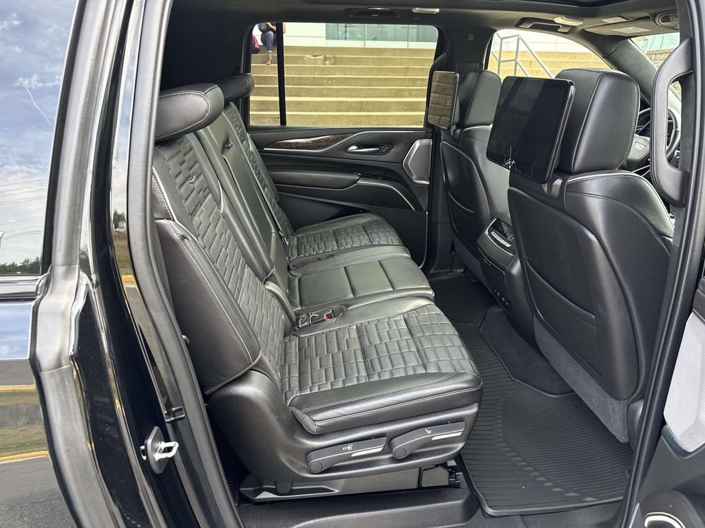 Used 2021 Cadillac Escalade ESV Sport Platinum w/ LPO, ONYX Package AWD/4WD image 11