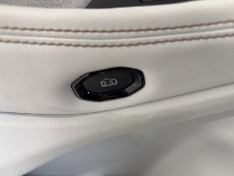 New 2026 Jeep Cherokee Limited image 24