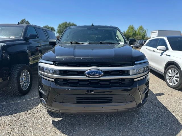 Used 2024 Ford Expedition XLT image 2