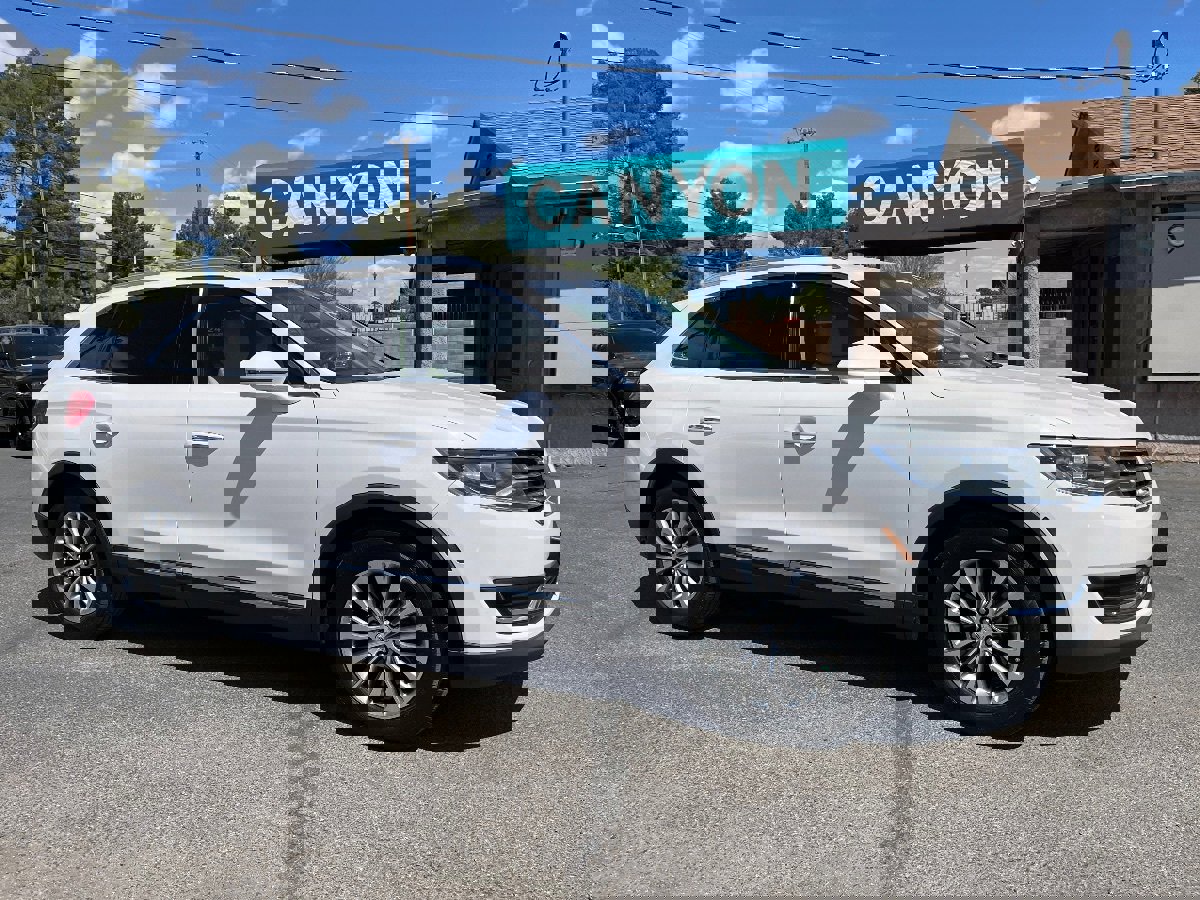 Used 2018 Lincoln MKX Select w/ Select Plus Package image 2