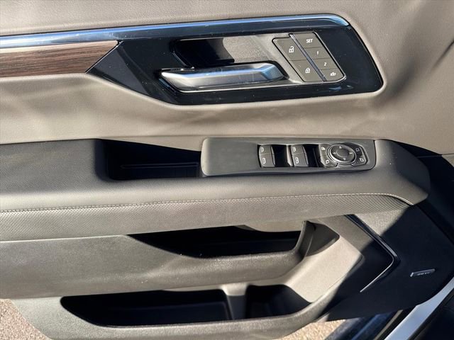 New 2026 Chevrolet Suburban Premier image 25