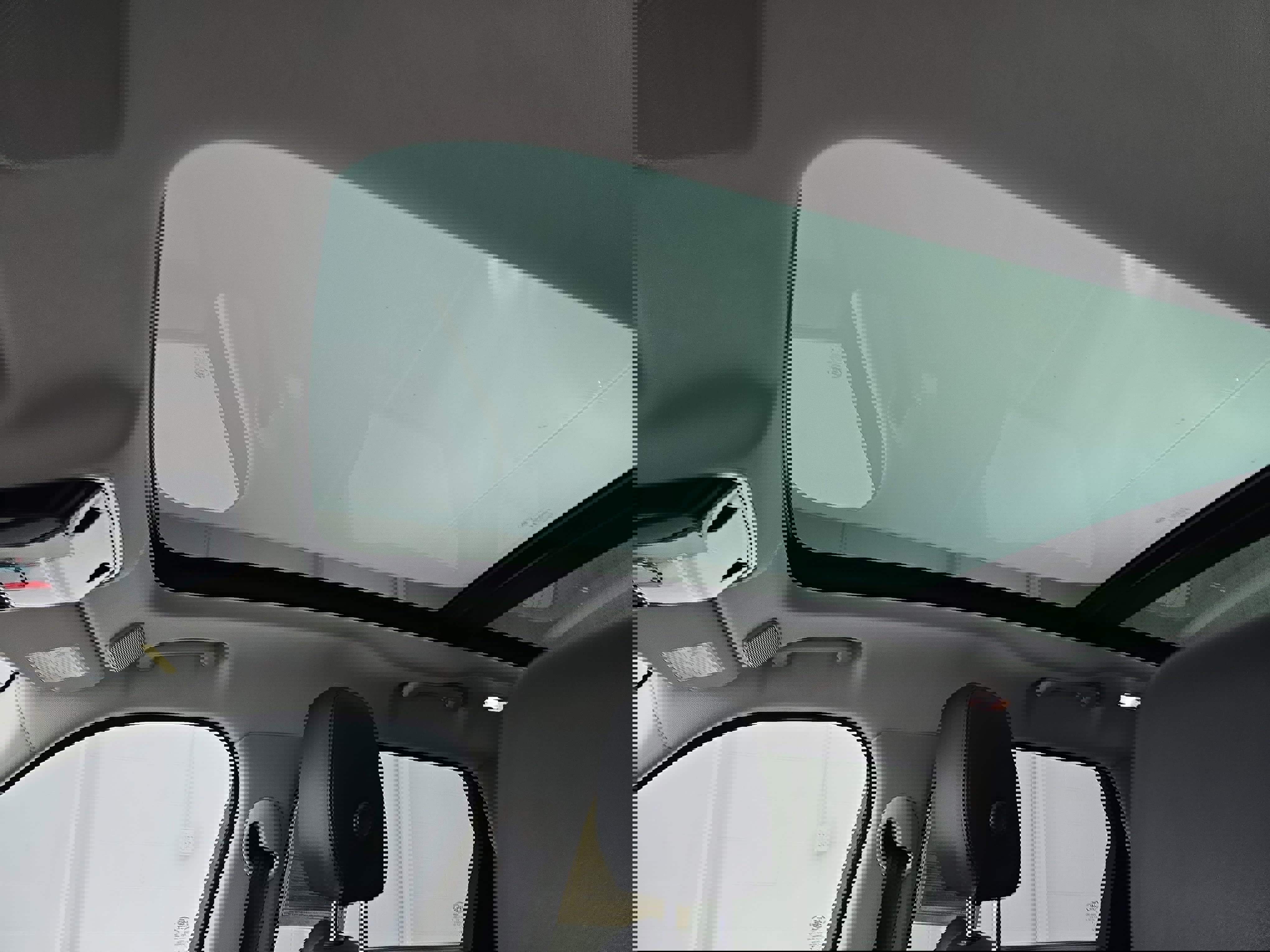 Used 2025 Land Rover Range Rover Velar Dynamic SE image 28