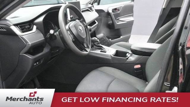 Used 2024 Toyota RAV4 LE AWD/4WD image 10