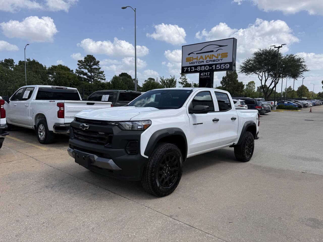 Used 2024 Chevrolet Colorado Trail Boss AWD/4WD image 3