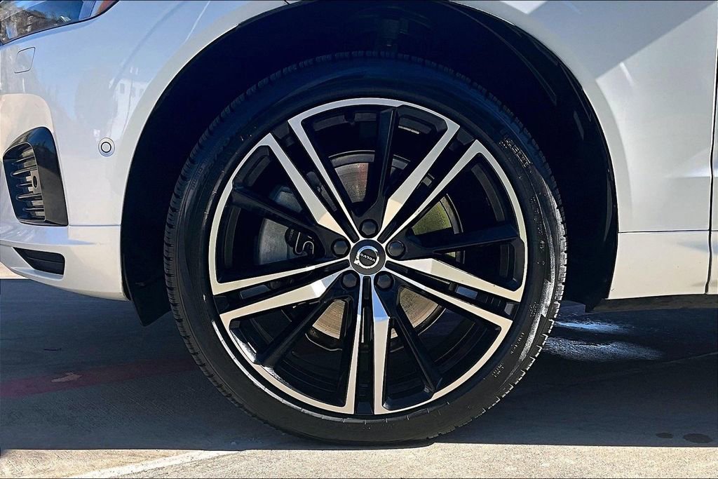 Used 2019 Volvo XC60 T8 R-Design w/ Advanced Package image 11