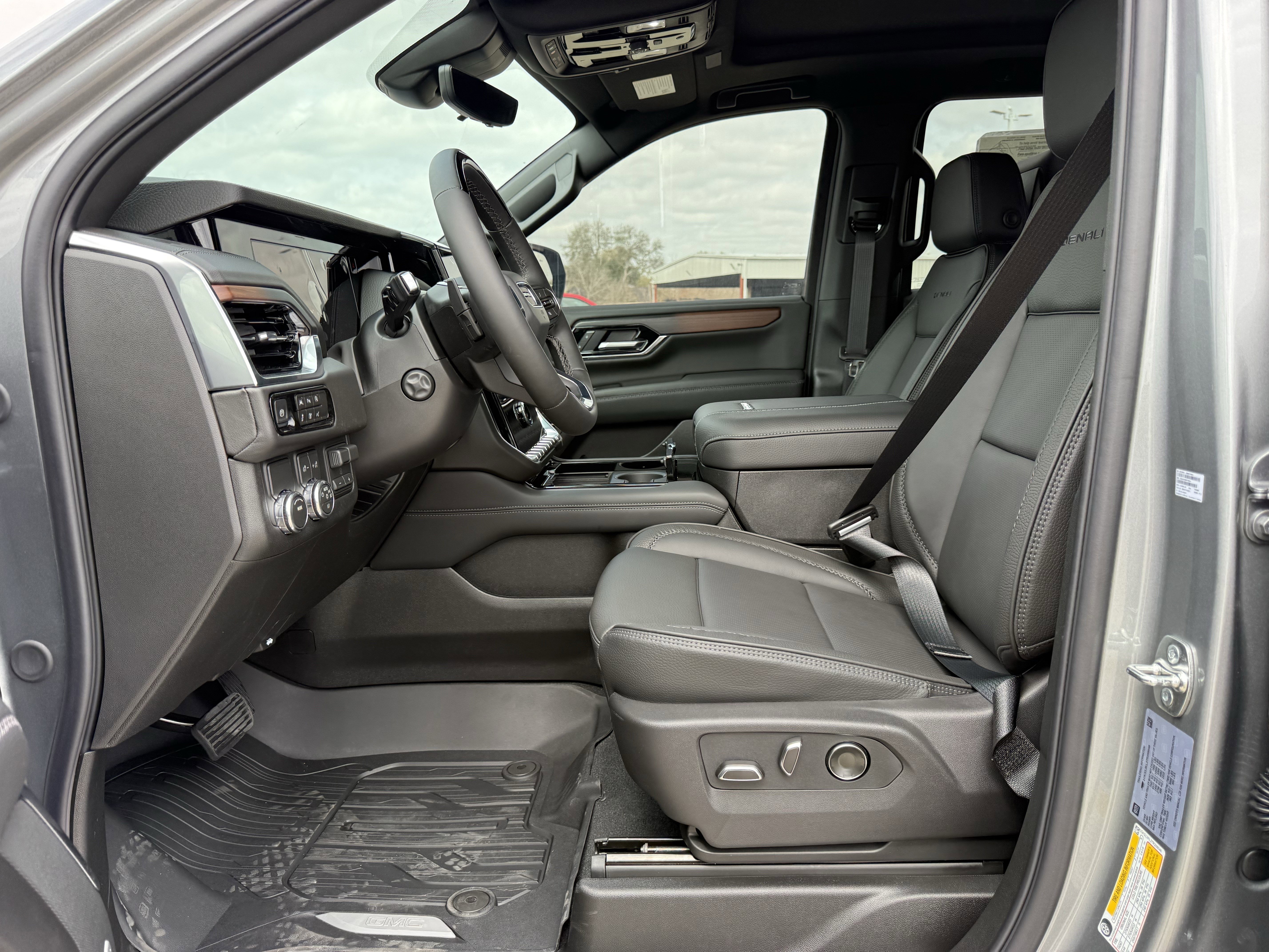 New 2026 GMC Yukon XL Denali w/ Denali Reserve Package image 21