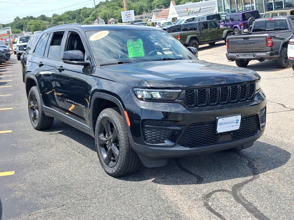 Certified 2023 Jeep Grand Cherokee Altitude AWD/4WD image 2