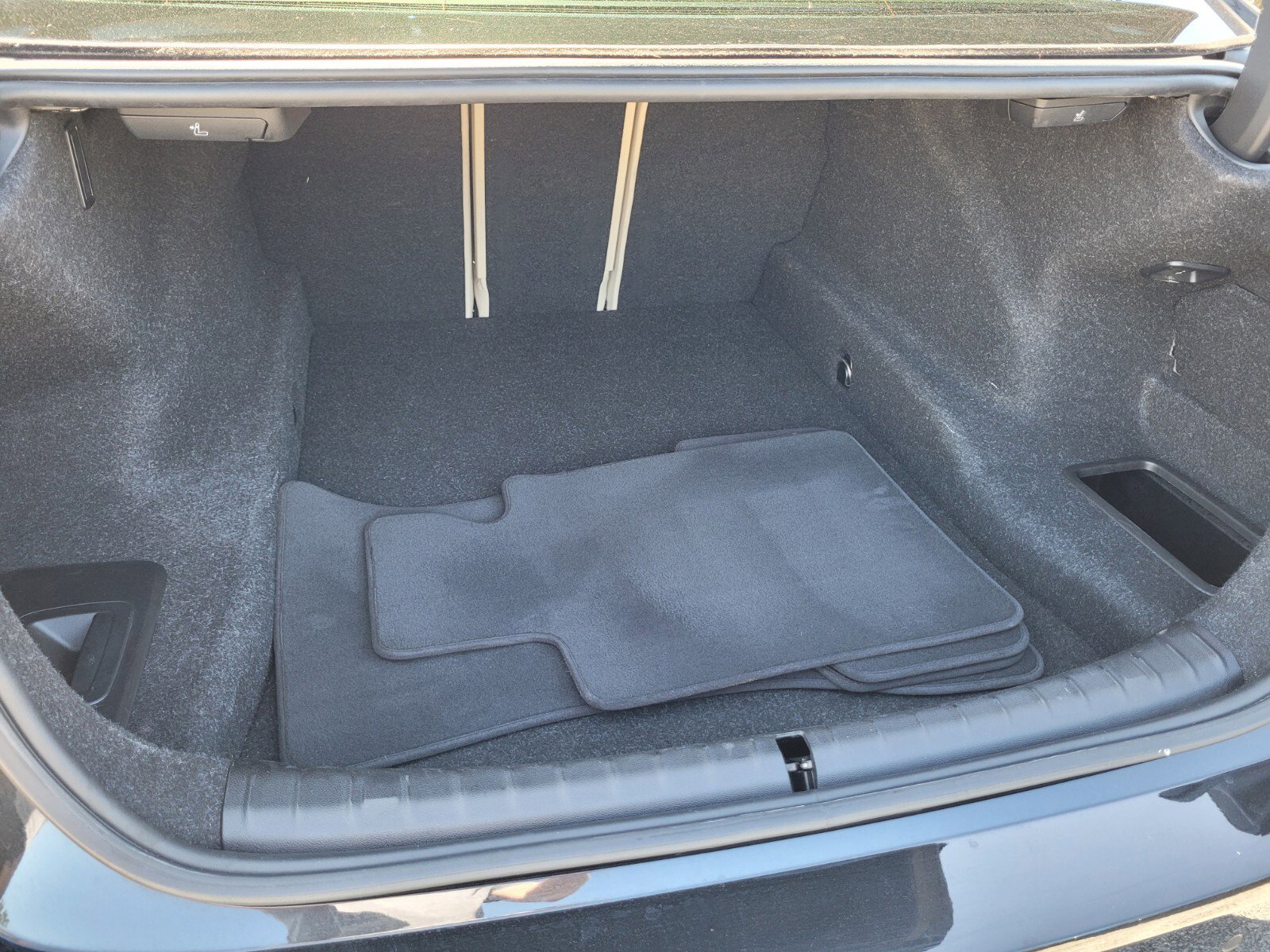 Used 2023 BMW 530i xDrive w/ Premium Package image 15