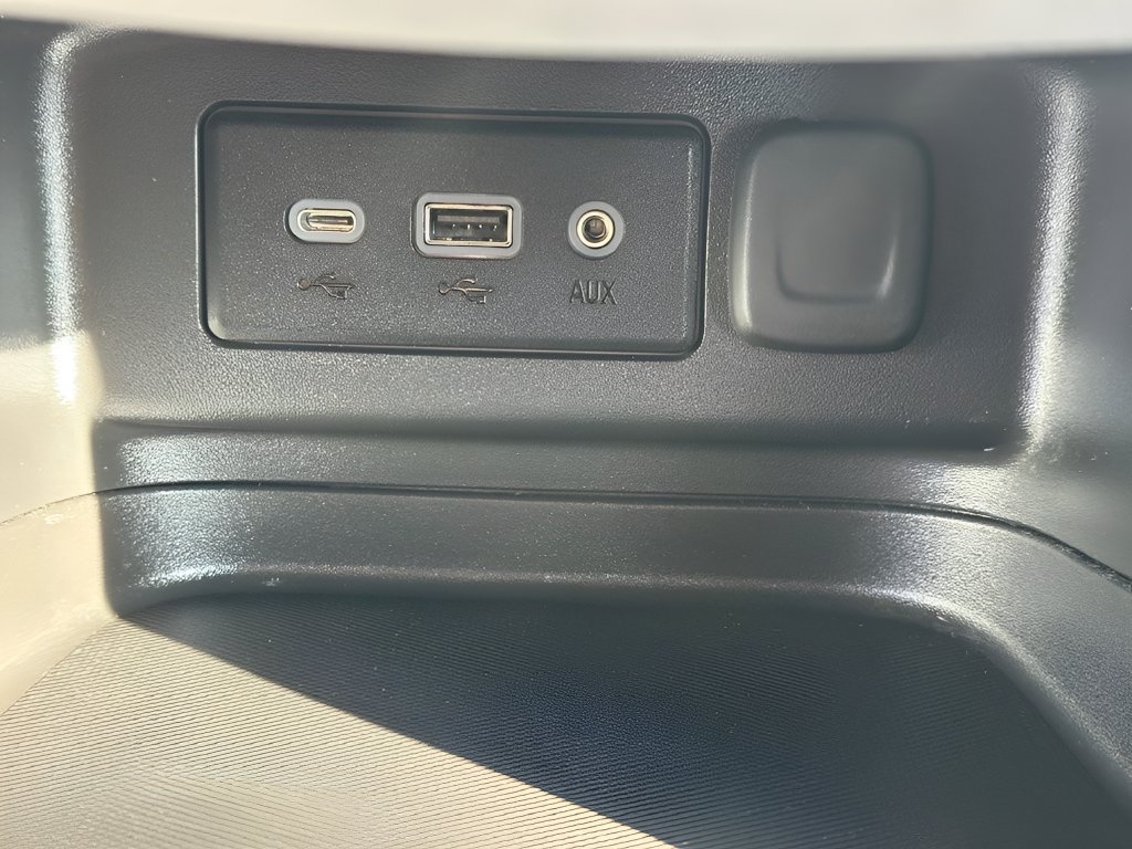 Used 2023 Chevrolet Equinox LS FWD image 17