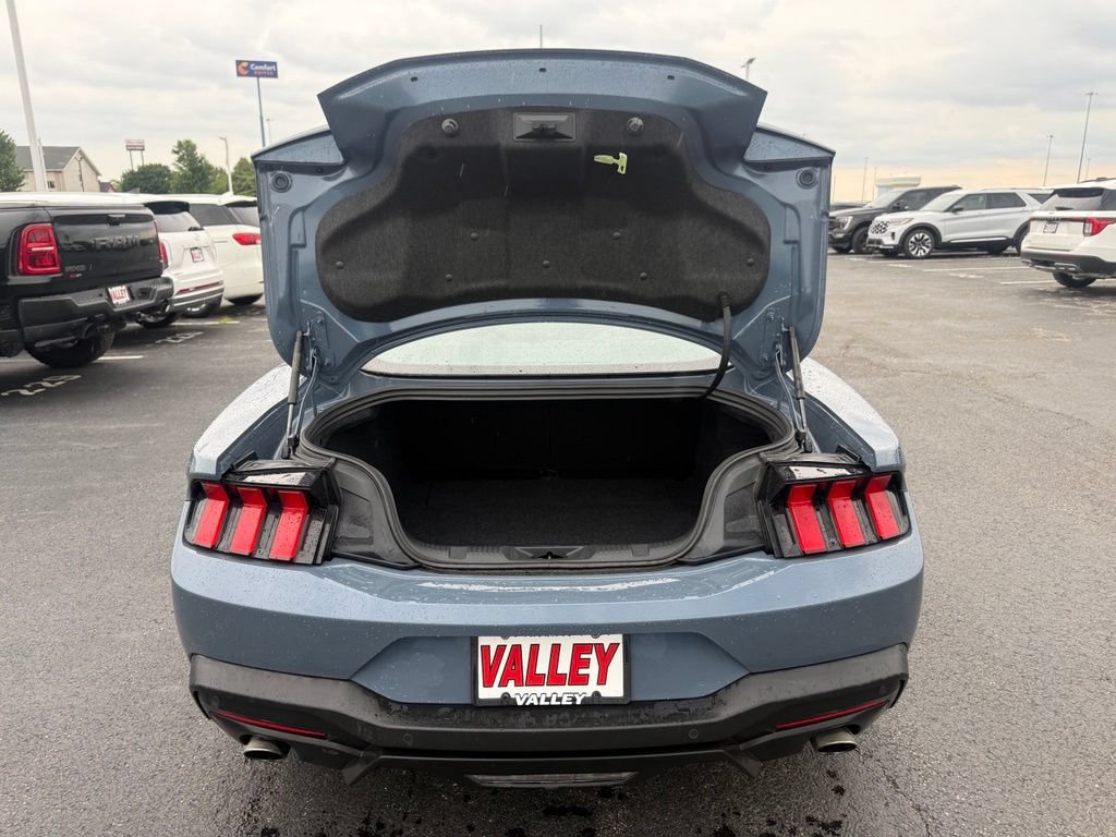 Used 2025 Ford Mustang Coupe RWD image 33