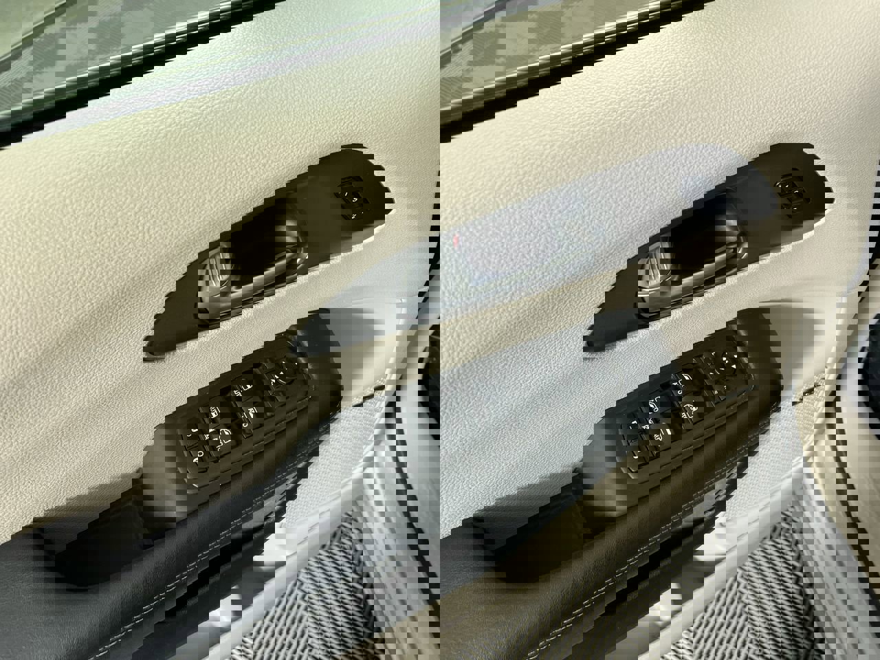 Used 2018 Chrysler Pacifica Limited image 14