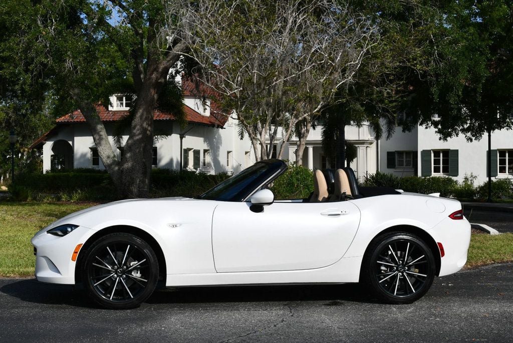 Used 2024 MAZDA MX-5 Miata Grand Touring RWD image 3