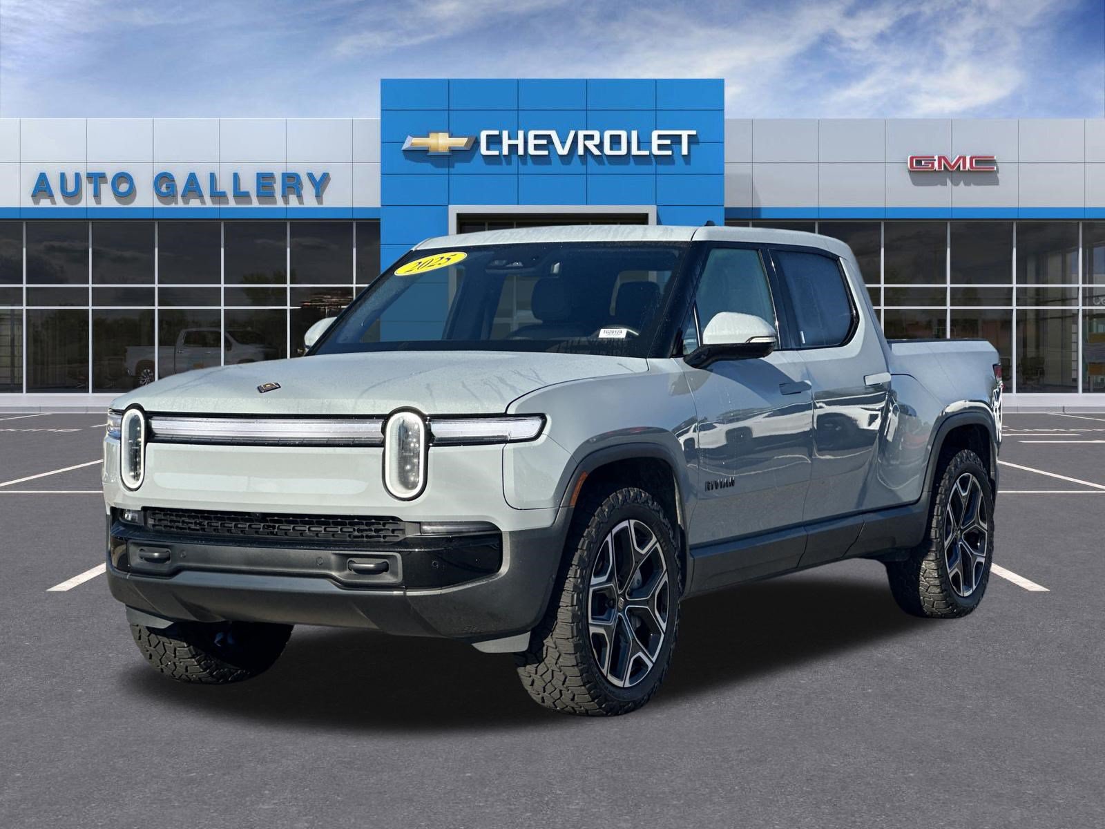 Used 2025 Rivian R1T Adventure Dual AWD/4WD image 1