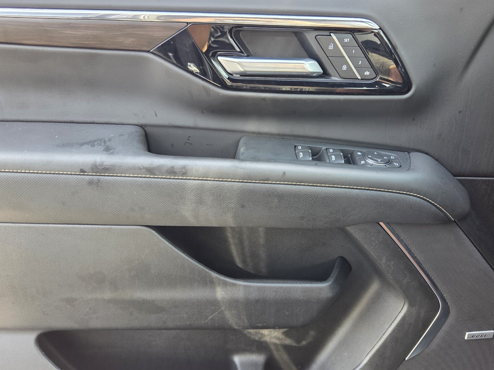 Used 2026 Chevrolet Suburban Premier AWD/4WD image 32