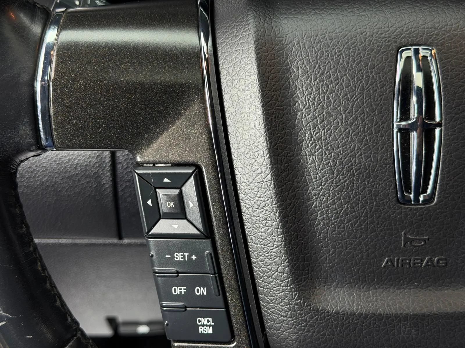 Used 2015 Lincoln Navigator 4WD image 33
