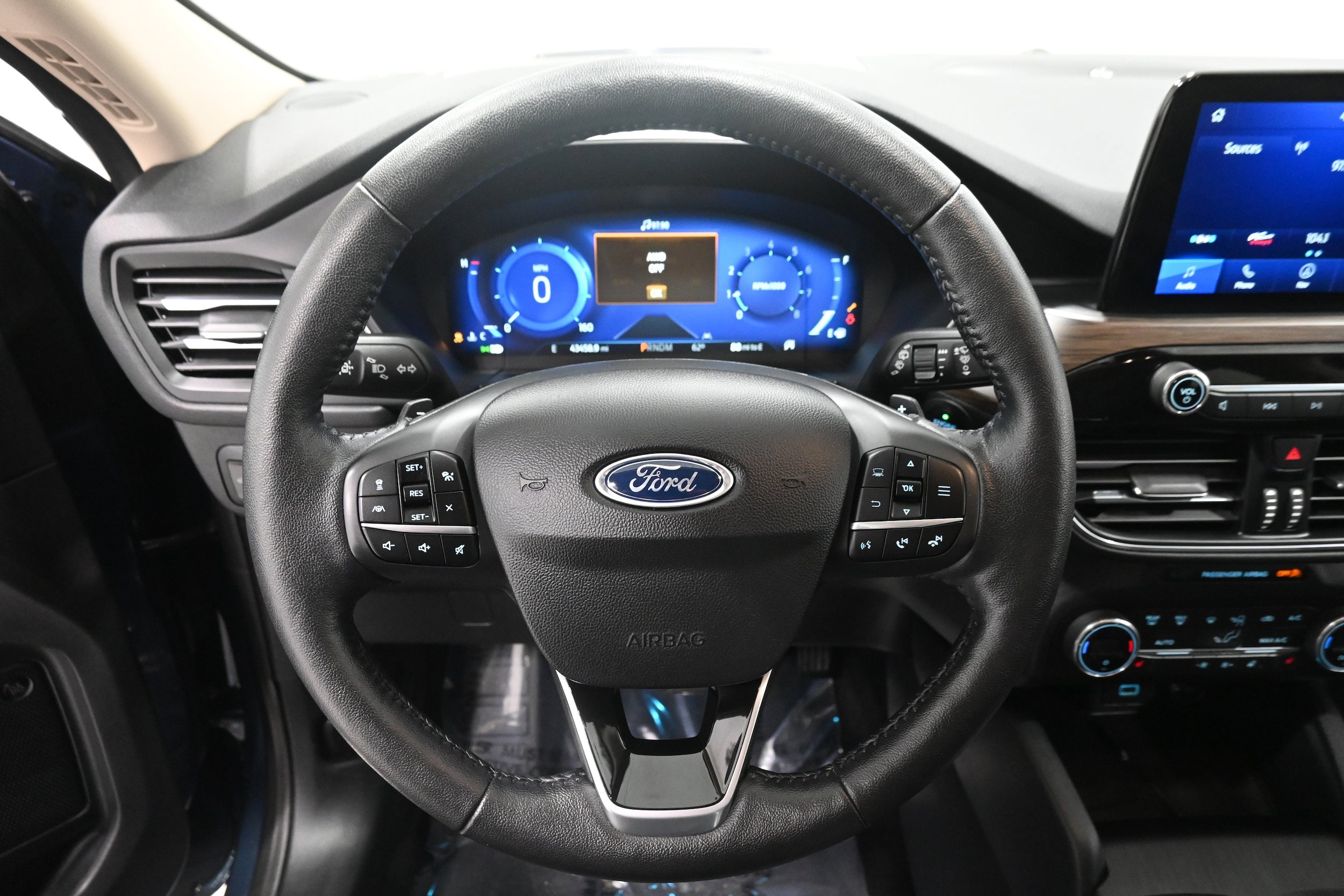 Used 2020 Ford Escape Titanium w/ Titanium Premium Package 2.0 AWD/4WD image 9