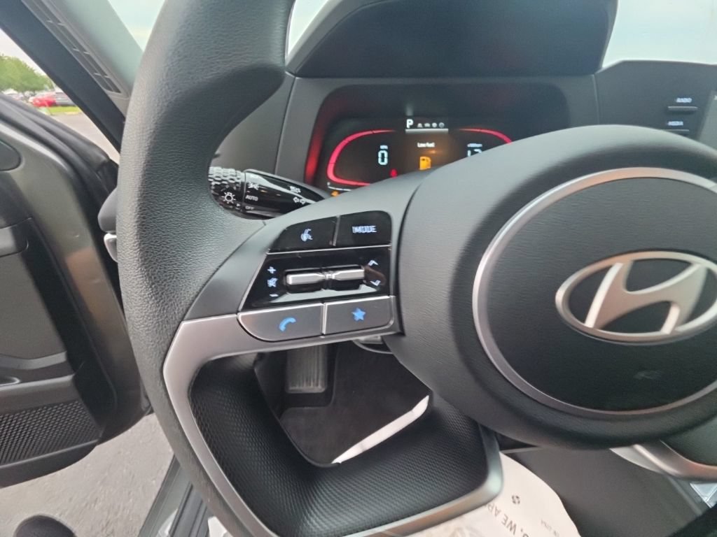 Used 2024 Hyundai Elantra SE FWD image 15