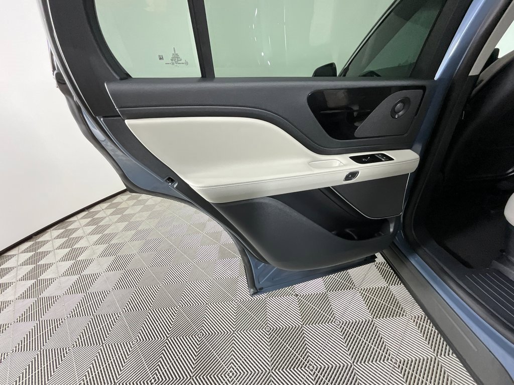 Used 2025 Lincoln Aviator Reserve image 26