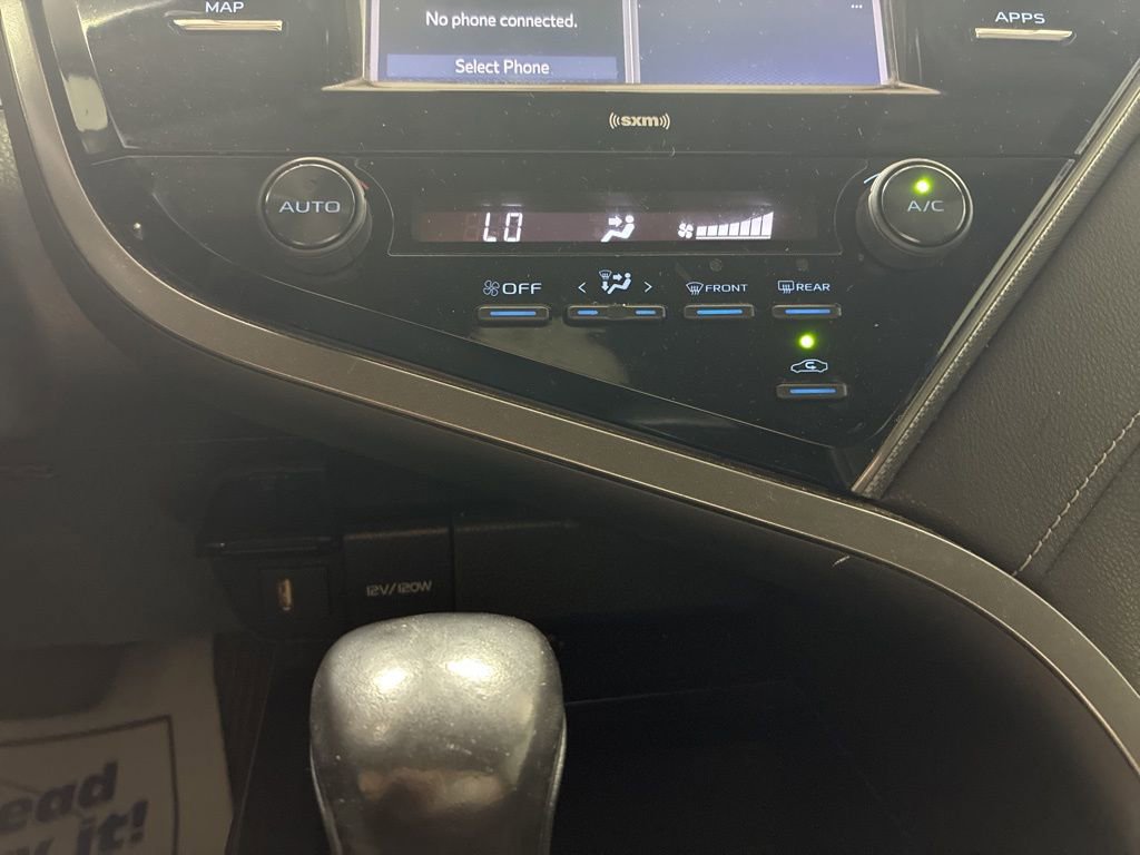 Used 2020 Toyota Camry SE FWD image 19