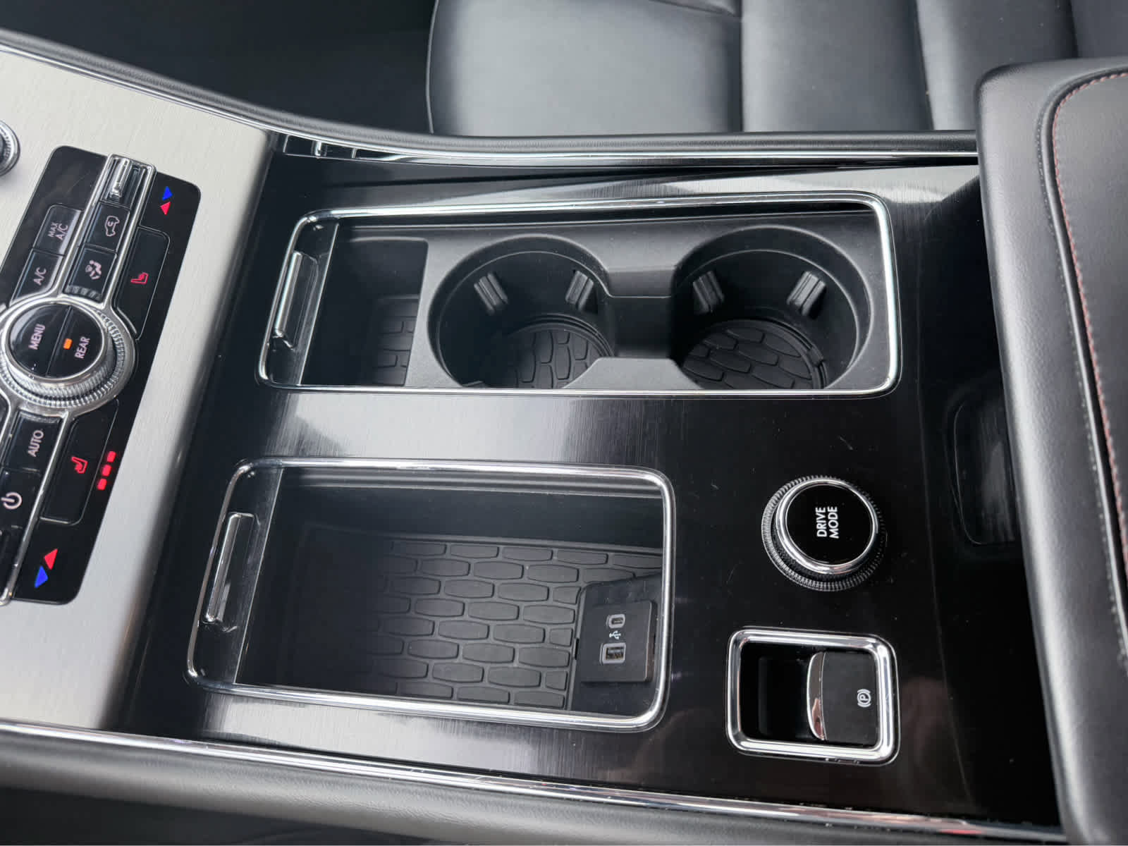 Used 2023 Lincoln Aviator AWD image 28