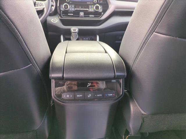 Used 2022 Toyota Highlander XLE FWD image 17