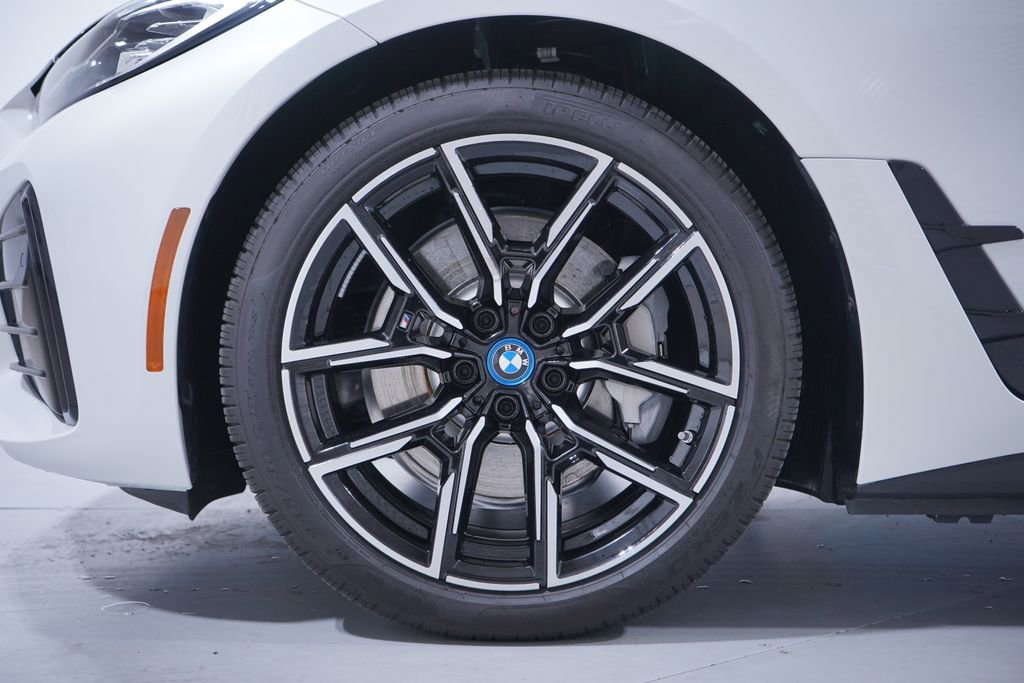 Used 2023 BMW i4 eDrive40 w/ M Sport Package image 2