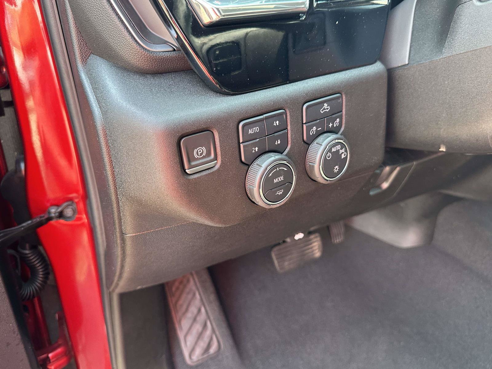 Certified 2024 Chevrolet Silverado 1500 LT w/ Z71 Off-Road Package AWD/4WD image 22