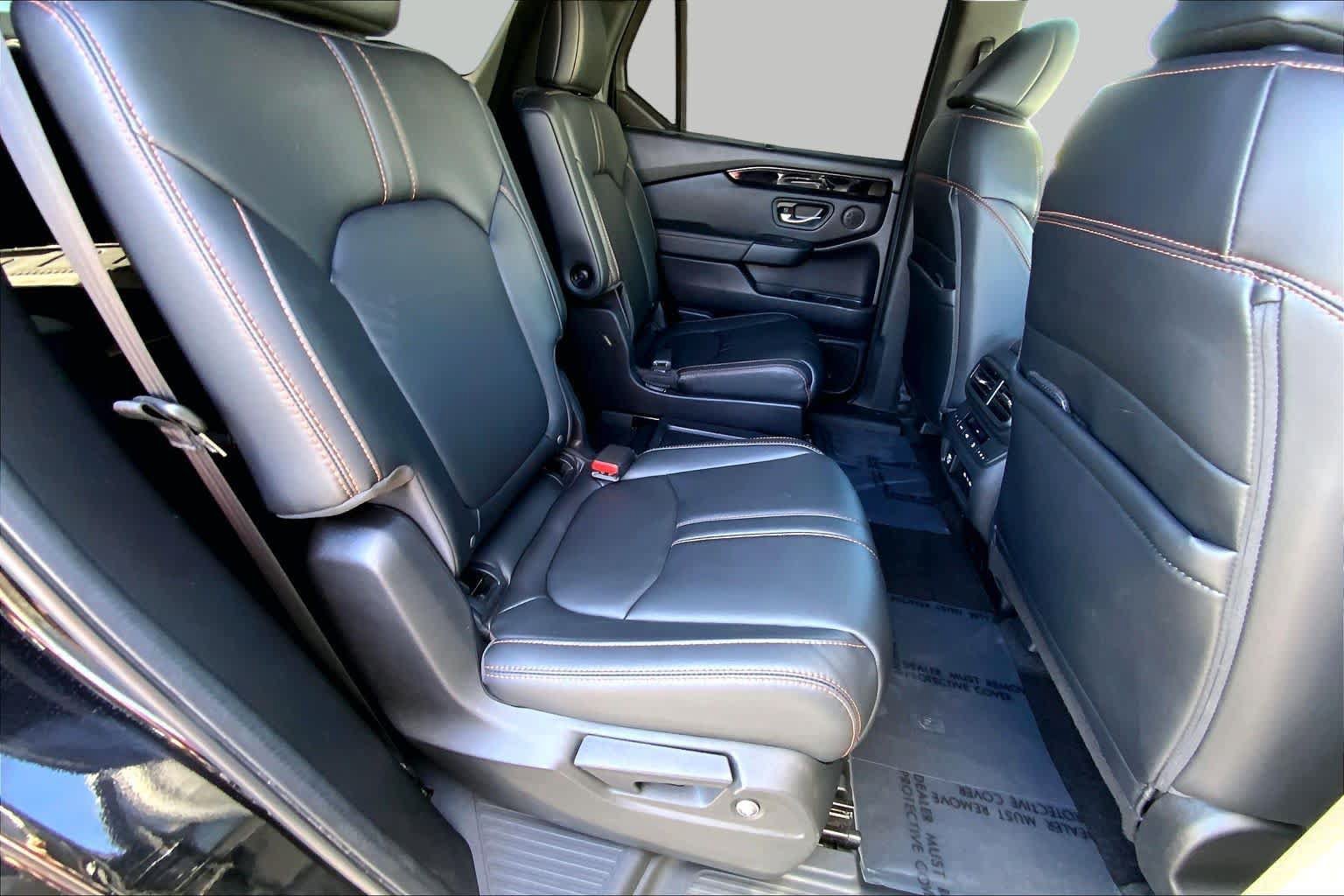 Used 2025 Honda Pilot TrailSport image 19