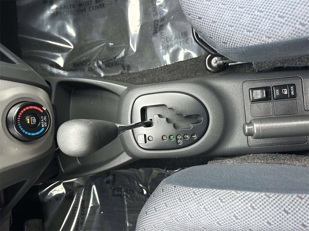 Used 2009 Toyota Yaris 4-Door Hatchback image 17