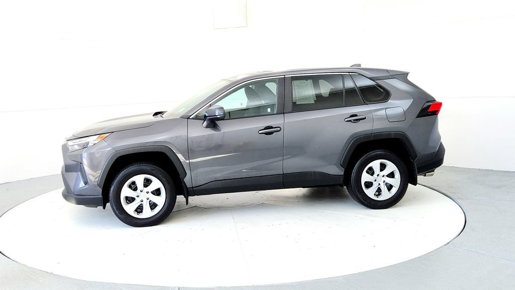 Used 2023 Toyota RAV4 LE AWD/4WD image 3
